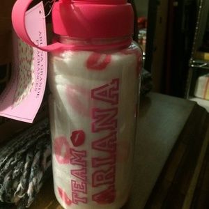 Ariana Grande Cozy Shorts/Water Bottle Gift Set